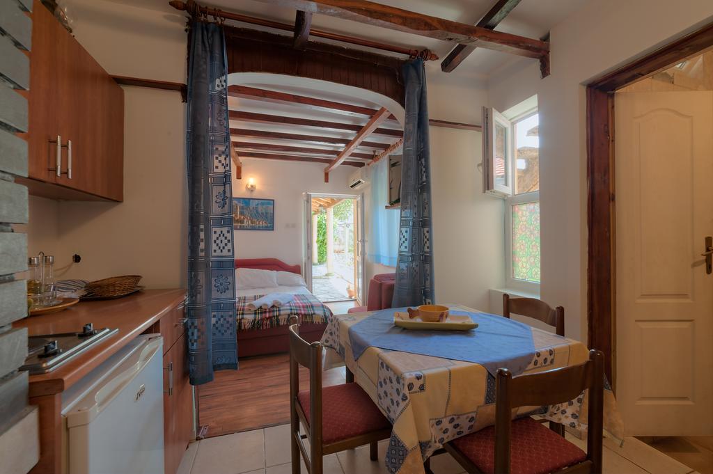 Apartments Vucinovic Τίβατ Δωμάτιο φωτογραφία